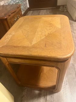 Solid Oak End Table / Side Table with Storage Shelf