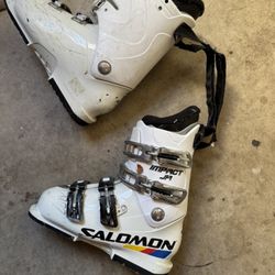 Salomon Junior Ski Boots (Size 24)