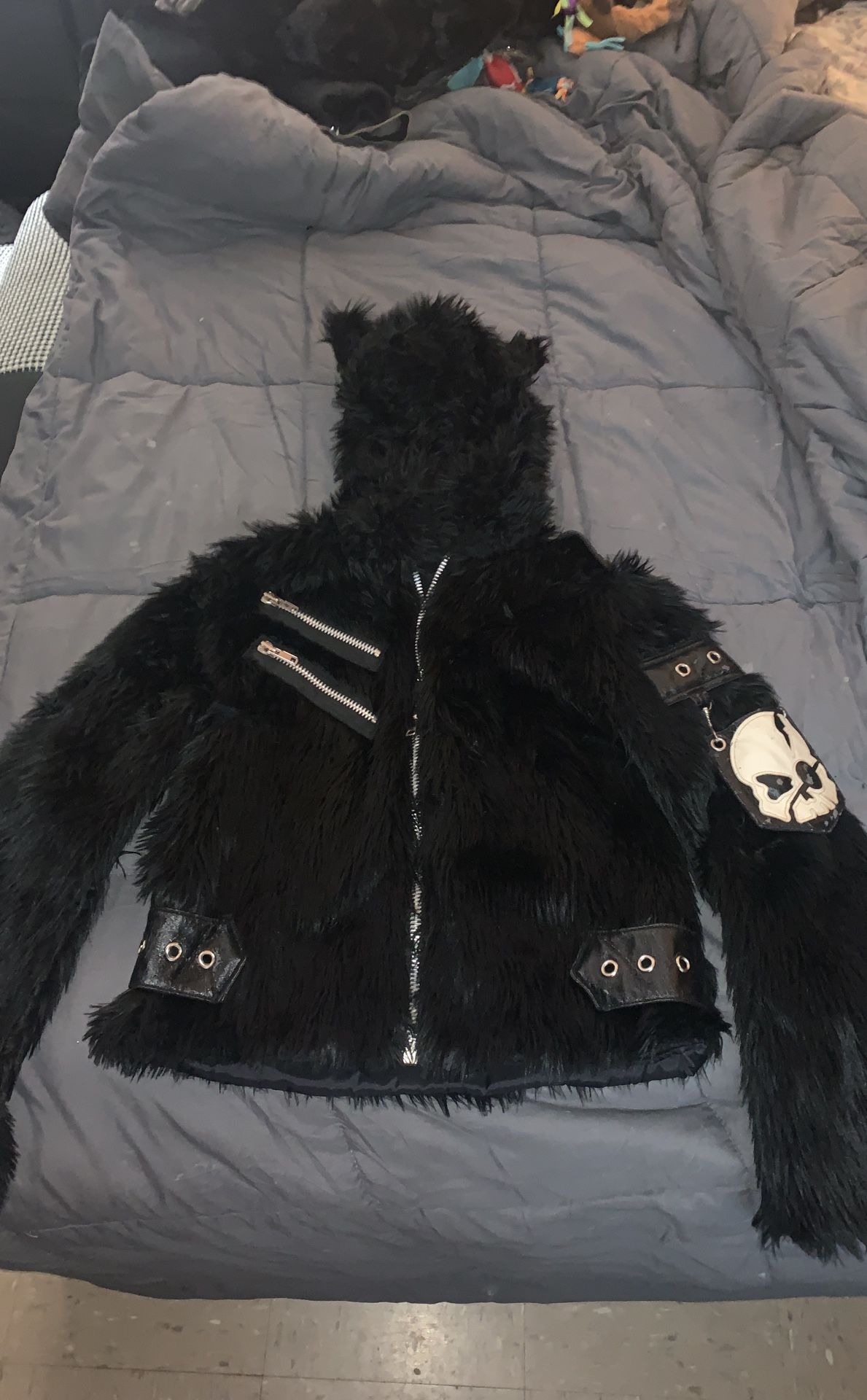 Attempt Fur Jacket With Zippers And Skull