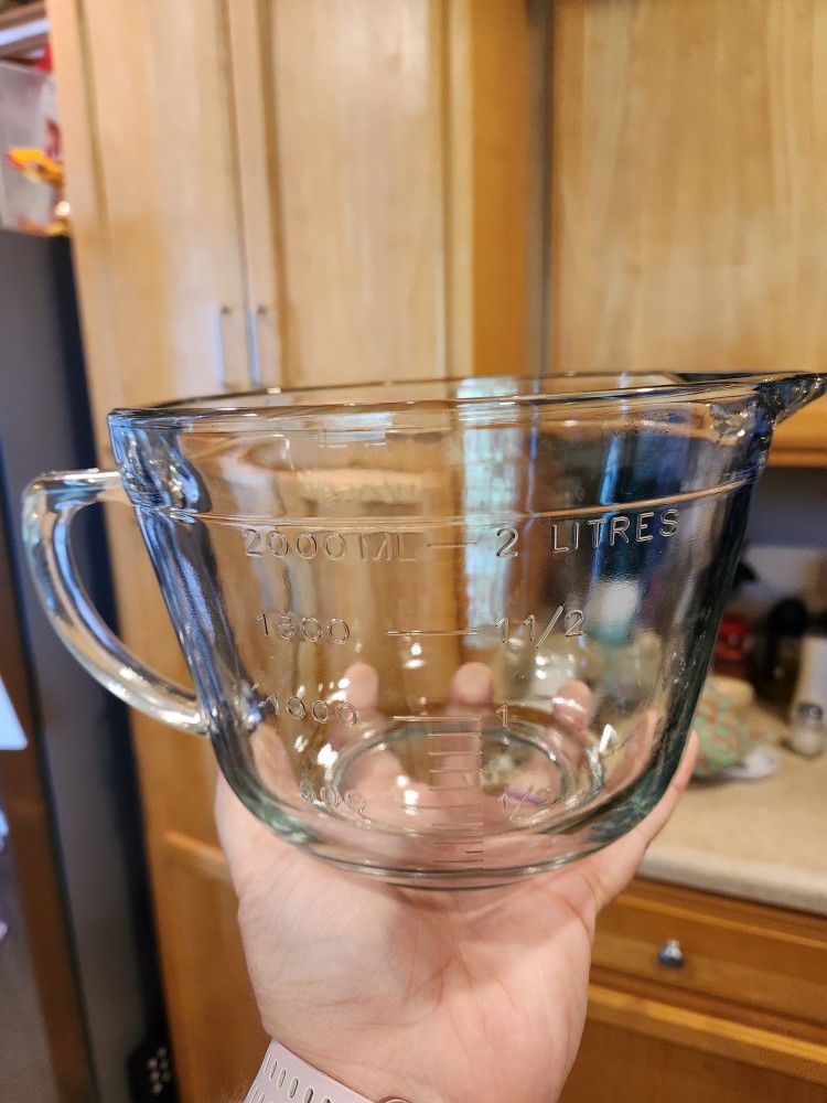 Glass Mixing Bowl With Spout