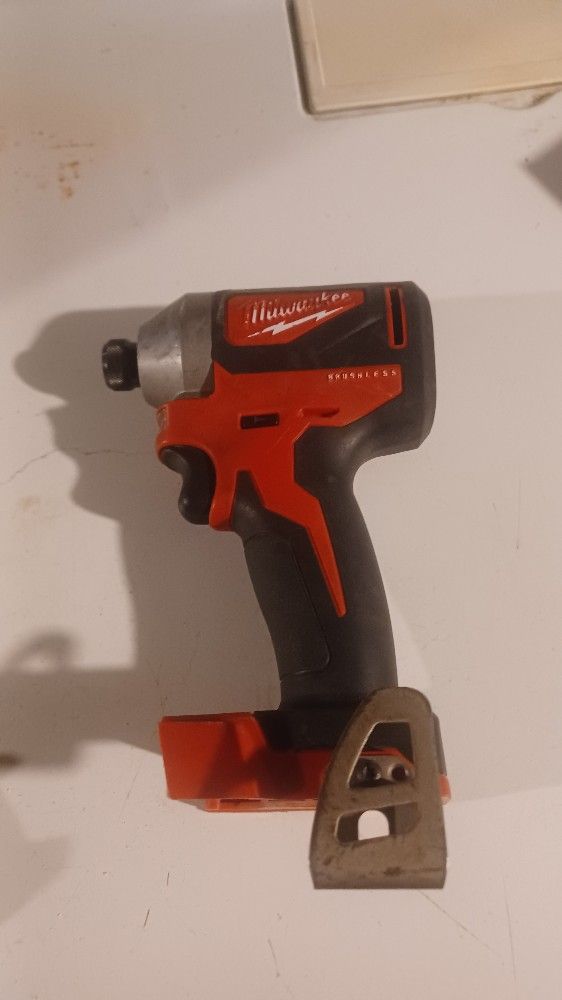 Milwaukee impact Drill M18