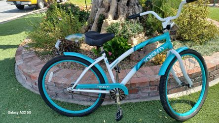The Realm shortbread Ladies Beach Cruiser Like New 26,:
