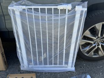 Gate With Extensions 