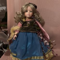 Robin Woods Doll “ Maid Marion “ 14” Tall 