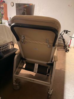 3 Position Reclining Clinical Chair Features Armrests and Tray for Added Comfort and Support
