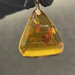 14K BALTIC AMBER PENDANT 