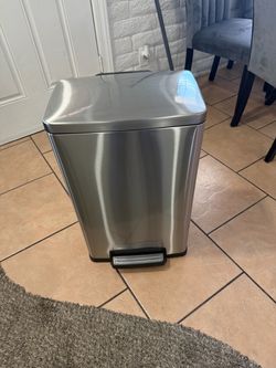 Trash can