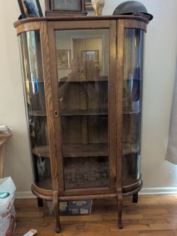 Antique curio cabinet in excellent condition