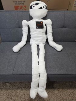 Large plushy skeleton