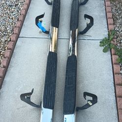 Chevrolet 2018 Side Steps. 