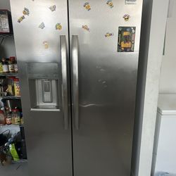 Refrigerator 