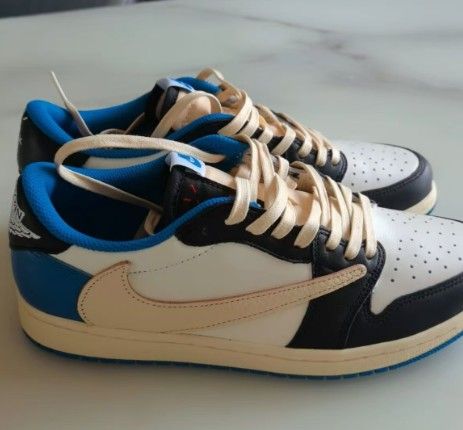 Hook sneakers new in box