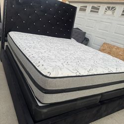 Beutiful Calking Bed With Good Mattres Set