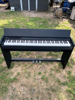 Roland F-110 88-Key Digital Piano - Satin Black (F-110-SB)