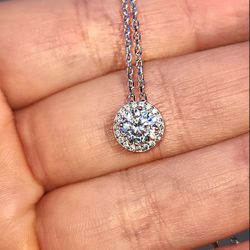 Round Shaped 18kt White Gold Plated Sterling Silver Pendant Necklace