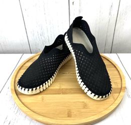 Ilse Jacobsen Tulip flat shoes in black feature a perforated recycled microfiber upper and a flexible natural rubber sole. Size 38