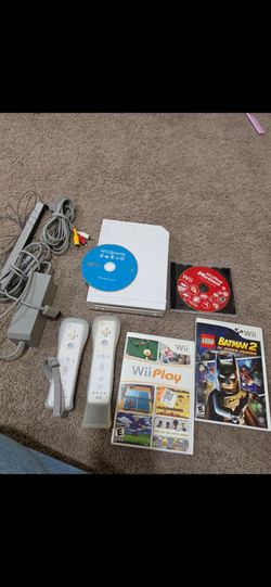 Nintendo Wii Console Bundle with Games and Controllers