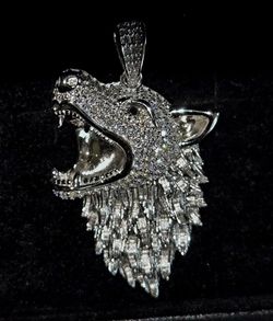 SILVER WOLF PENDANT GENUINE MOISSANITE