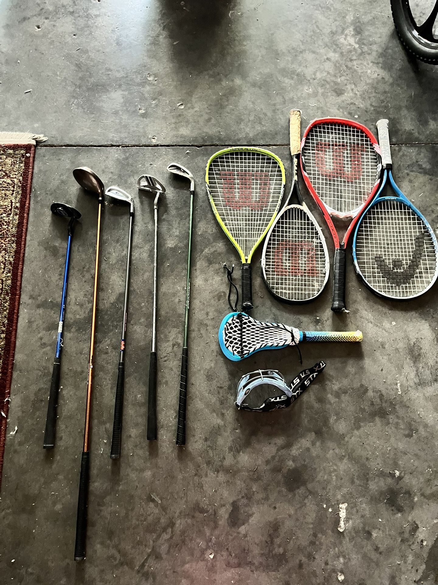 Tennis rackets/golf clubs