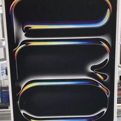 iPad Pro M4 w/Cellular 12.9 Inch w/Magic keyboard