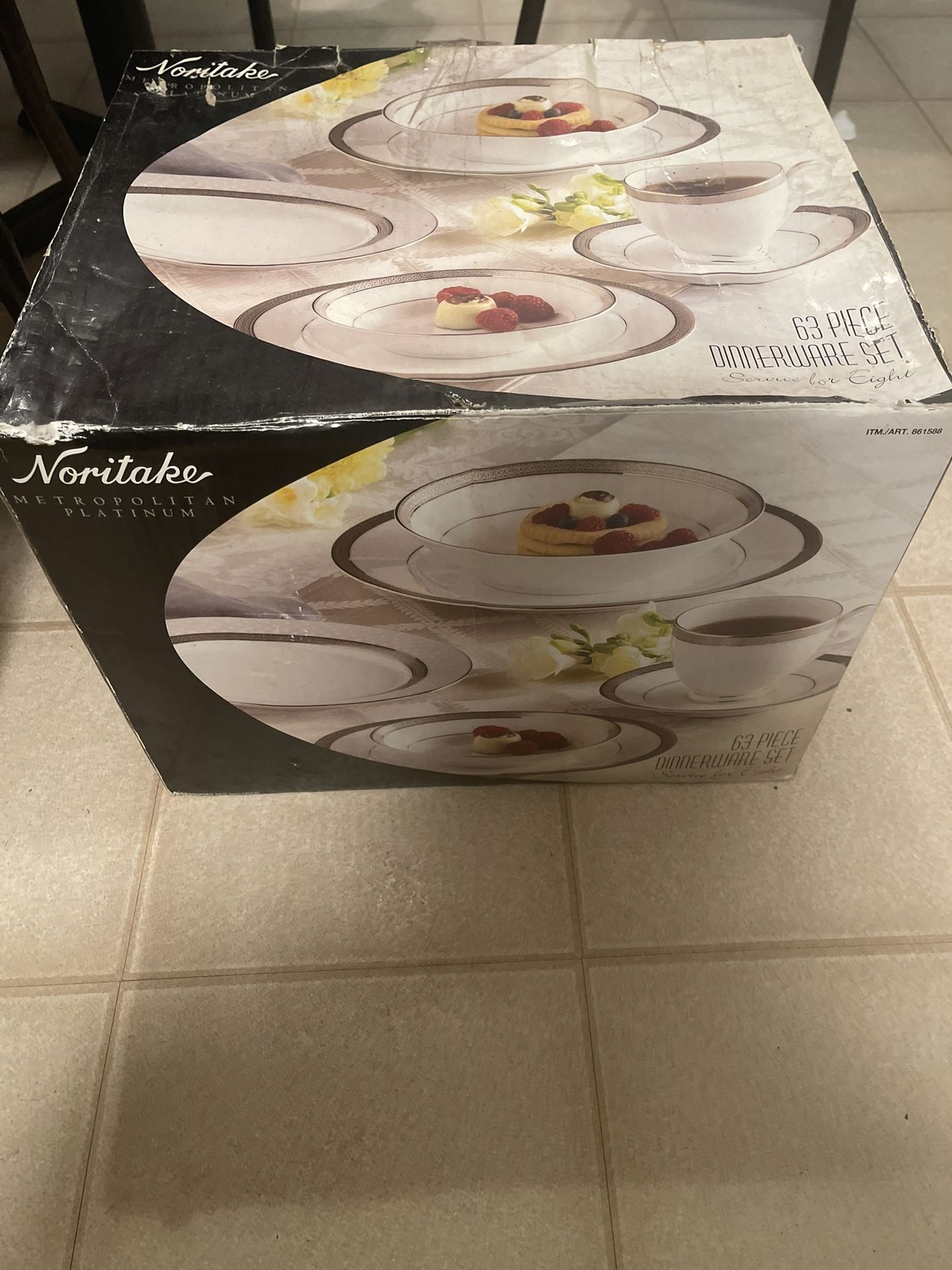 Noritake Metropolitan Platinum 63 Pieces Dinner Ware