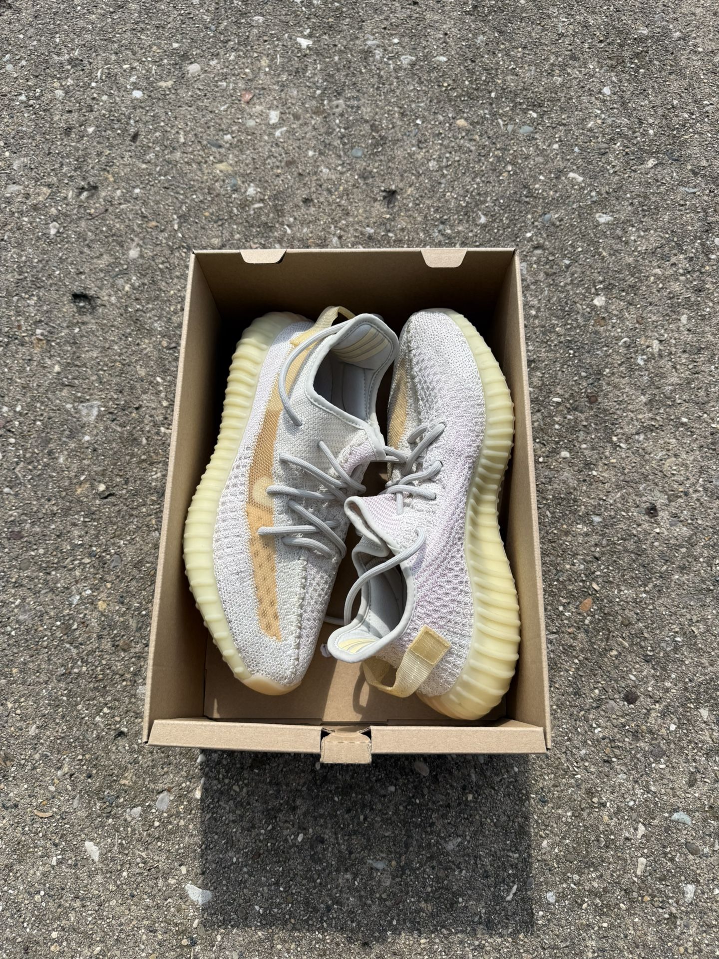 Adidas Yeezy Boost 350 V2 Light Size 9 VNDS/OG BOX Adidas Yeezy Boost 350 V2 Light Size 9 VNDS/OG BOX