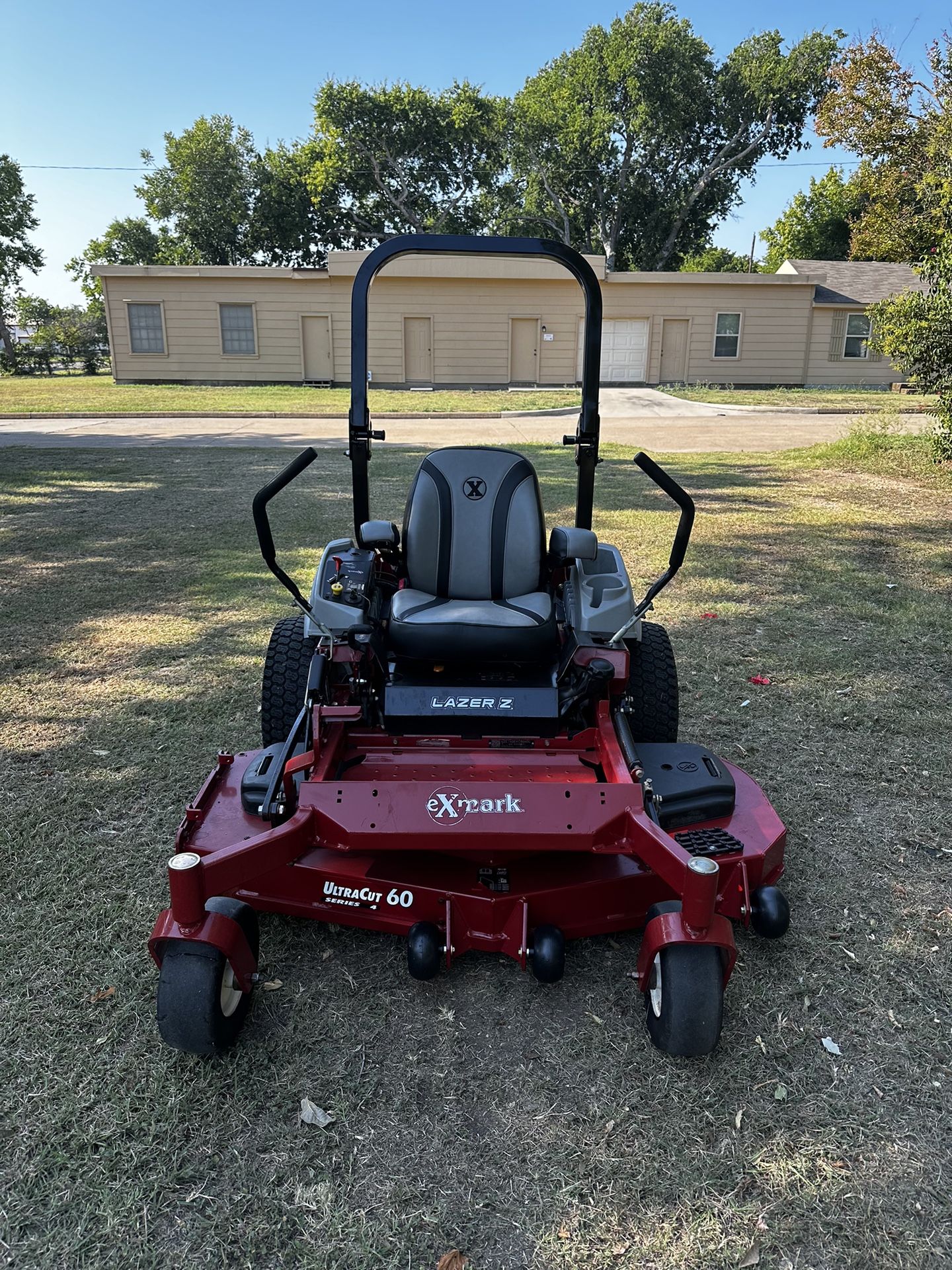 2016 Exmark Lazer Z E Series Zero Turn Mower