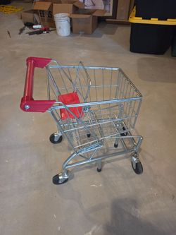 Melissa and Doug kids shopping cart