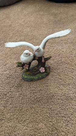 Wellington Bisque Porcelain Dove Statue 