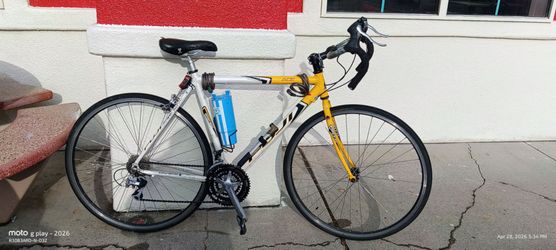Fuji racing bike