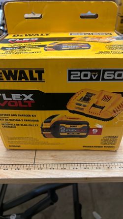 DEWALT FLEXVOLT 9Ah Battery & Fast Charger Kit (DCB609C) - Open Box