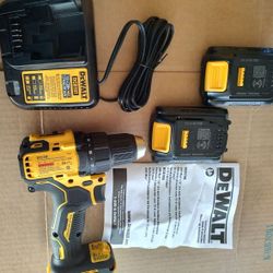 Dewalt New Kit Drill Driver ,Batteries And Charger  Nuevos 