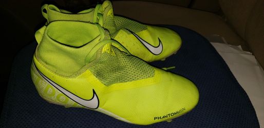 Nike Phantom Vsn Cleats Size Y6