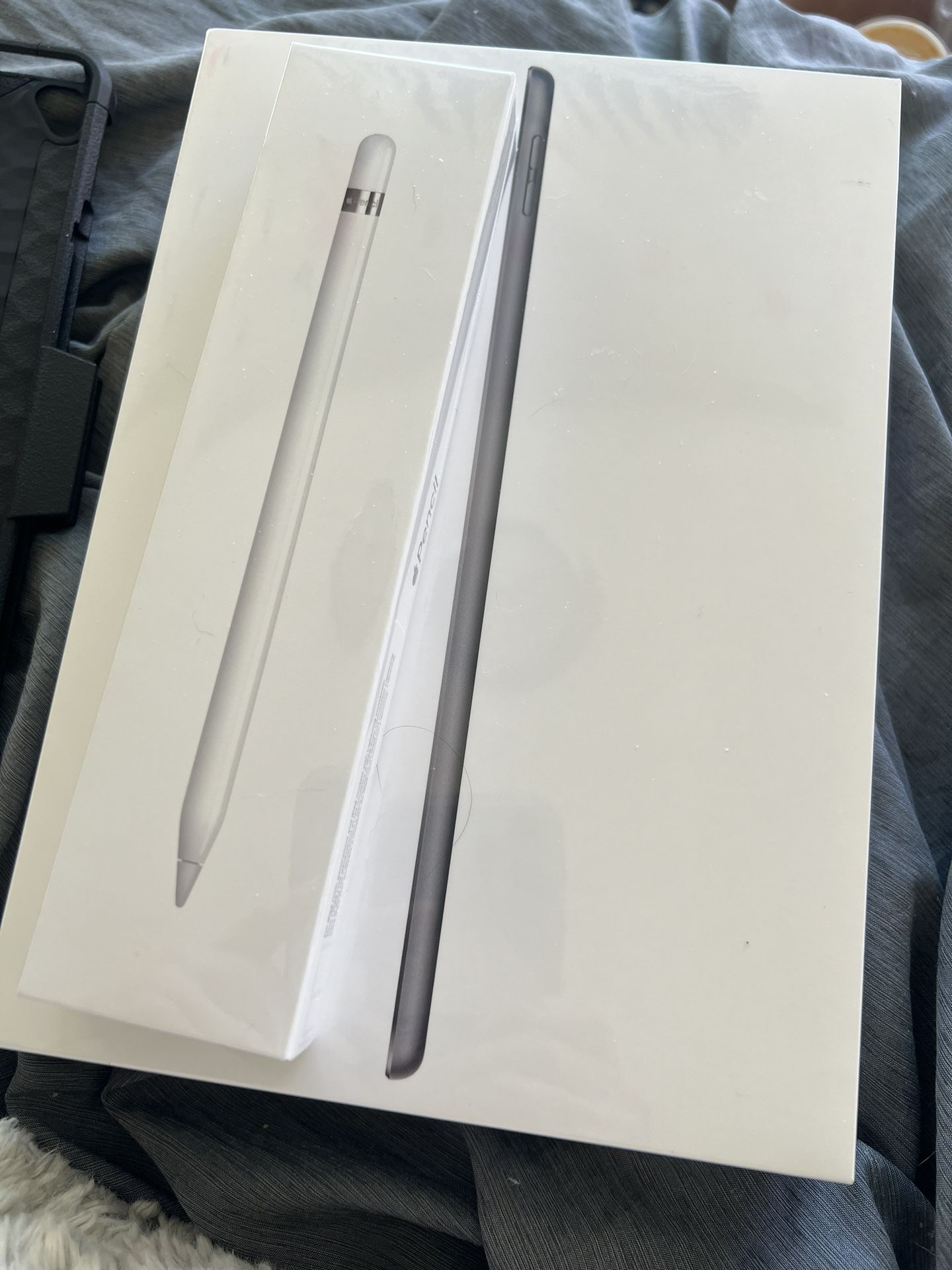 iPad+Apple Pencil+Case (WiFi+5G)  BRAND NEW IN PGKNG