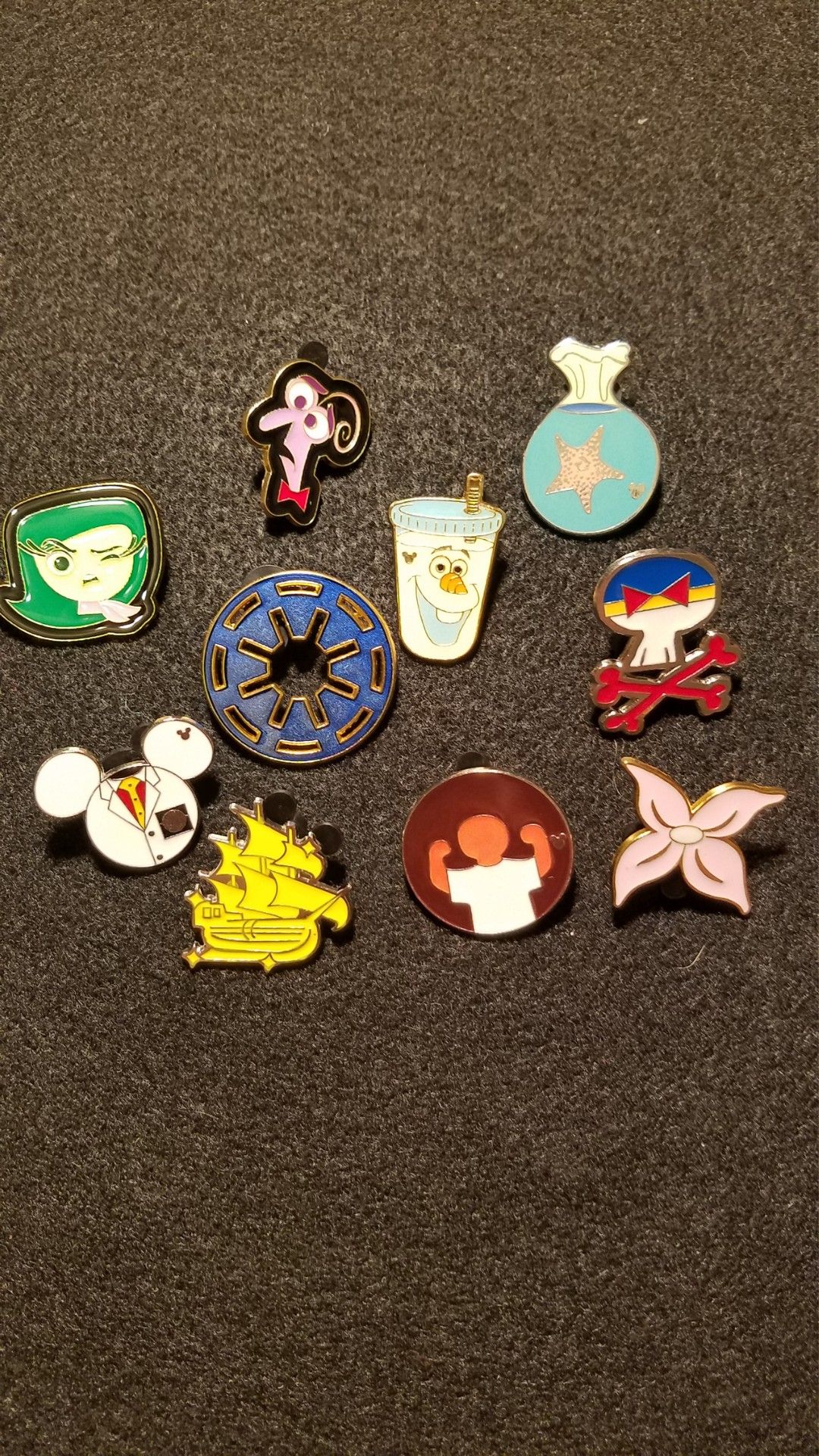 Lot of 10 Disney pins some hidden Mickeys
