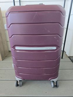 Samsonite Freeform Hardshell Spinner Suitcase in Purple
