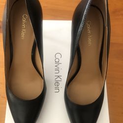 Calvin Klein Size 8. 1/2
