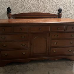 Vintage Bassett Solid Wood Bedroom Set – Quality 1980s Set