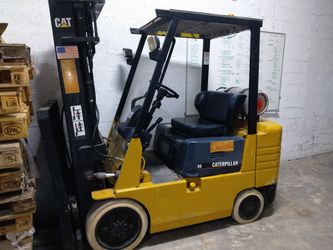 Caterpillar Forklift, with 2 propane tanks. Works great.
