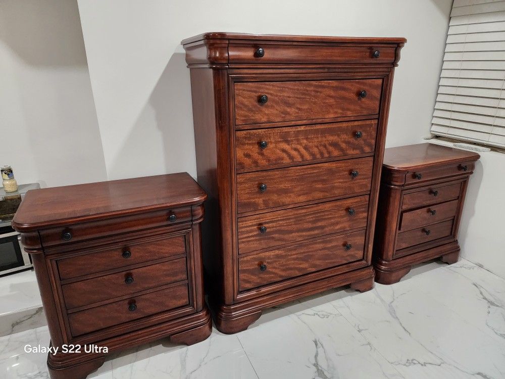 💥DRESSER 2 NIGHT STANDS💥