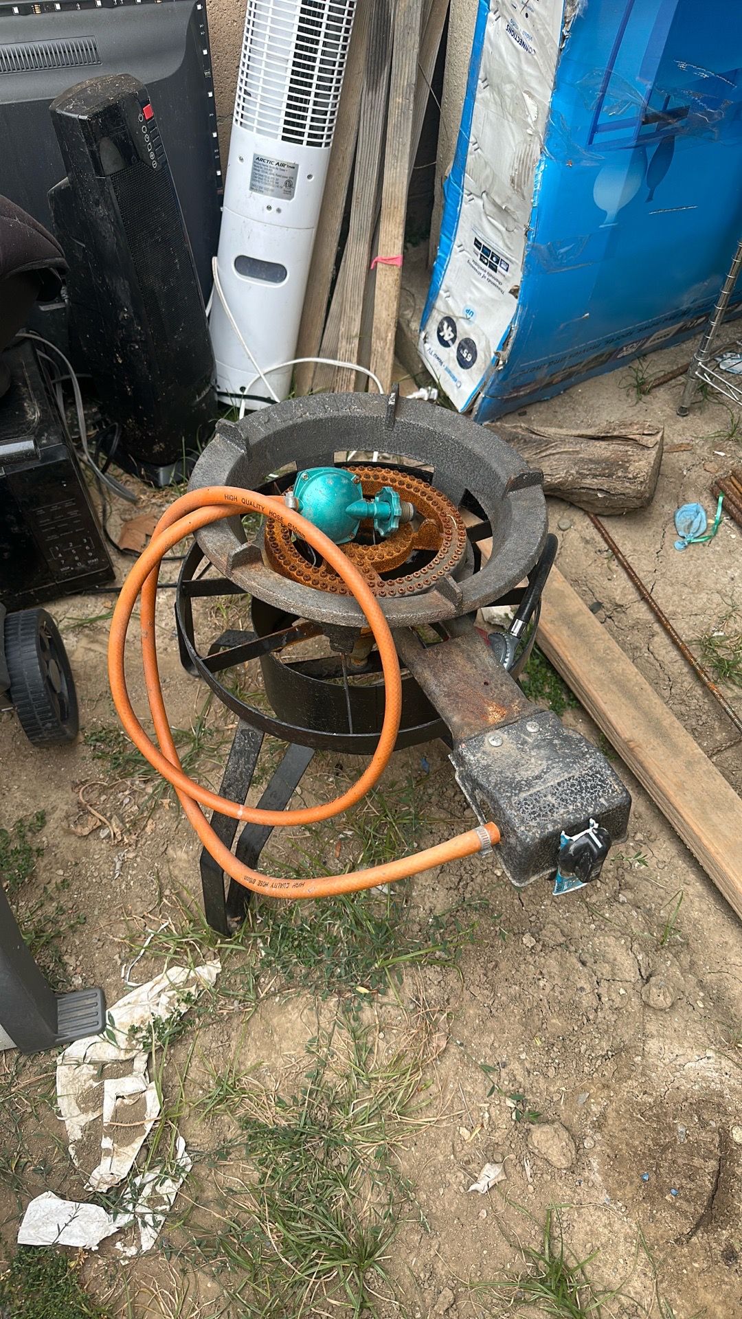 HEAVY DUTY PORTABLE CAST IRON PROPANE SINGLE BURNER STOVE WITH AN INCLUDED HOSE AND REGULATOR