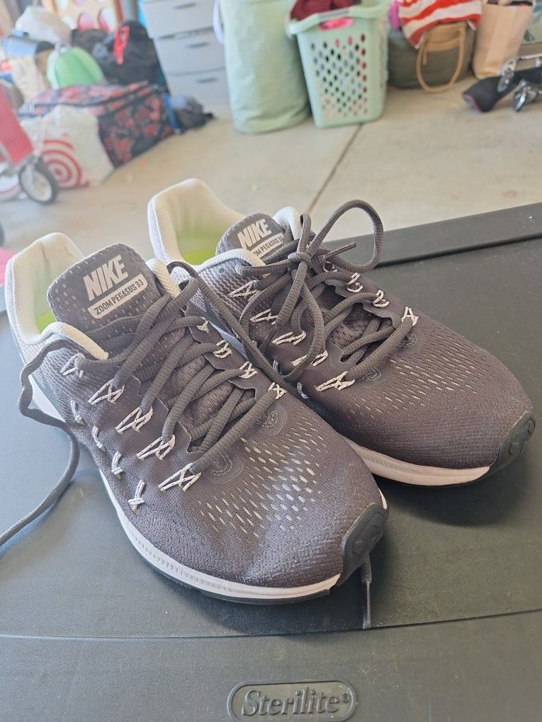 9.5 Women's Nike Zoom Pegasus 33