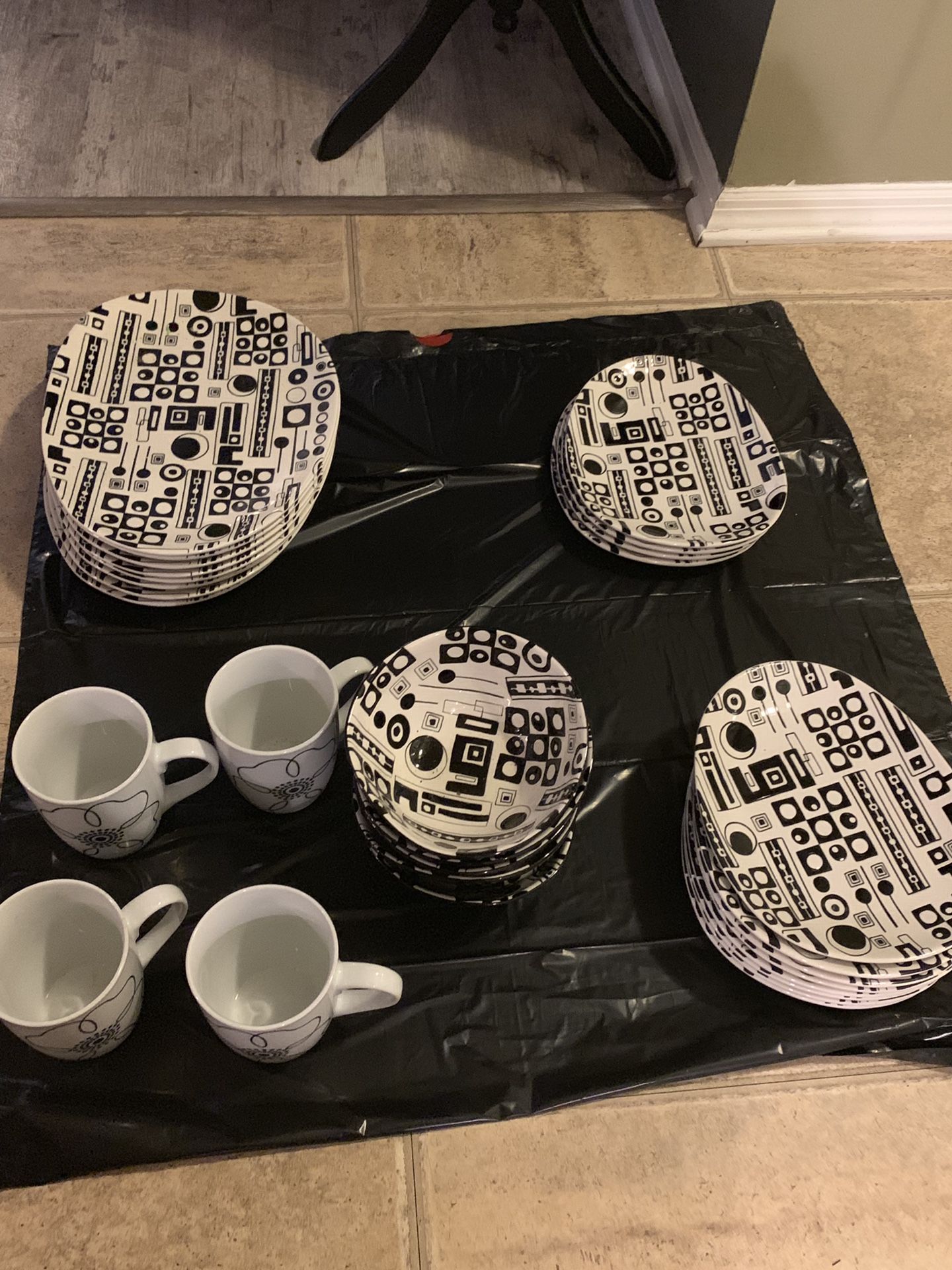 Pier 1 imports plate set