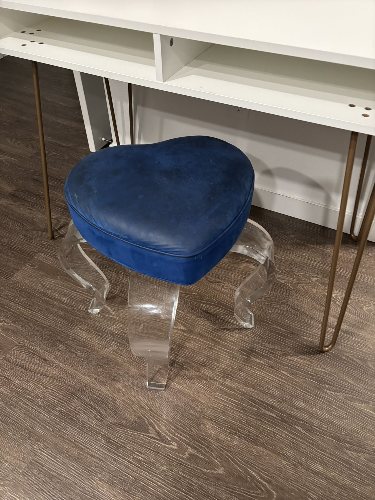 Heart-Shaped Blue Velvet Vanity Stool – Lucite Bow Legs
