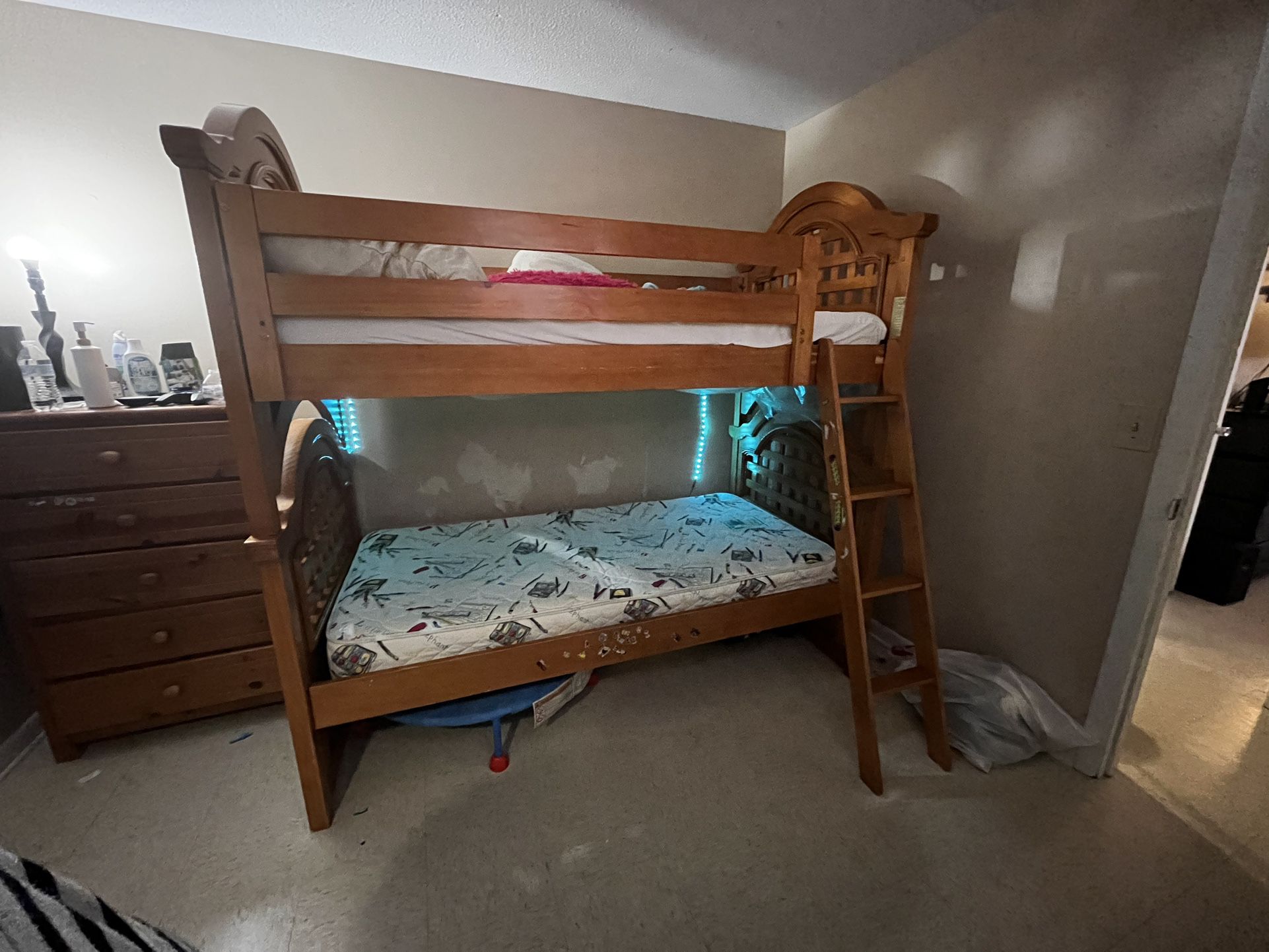 Negotiate A Twin Over Twin Bunk Bed 