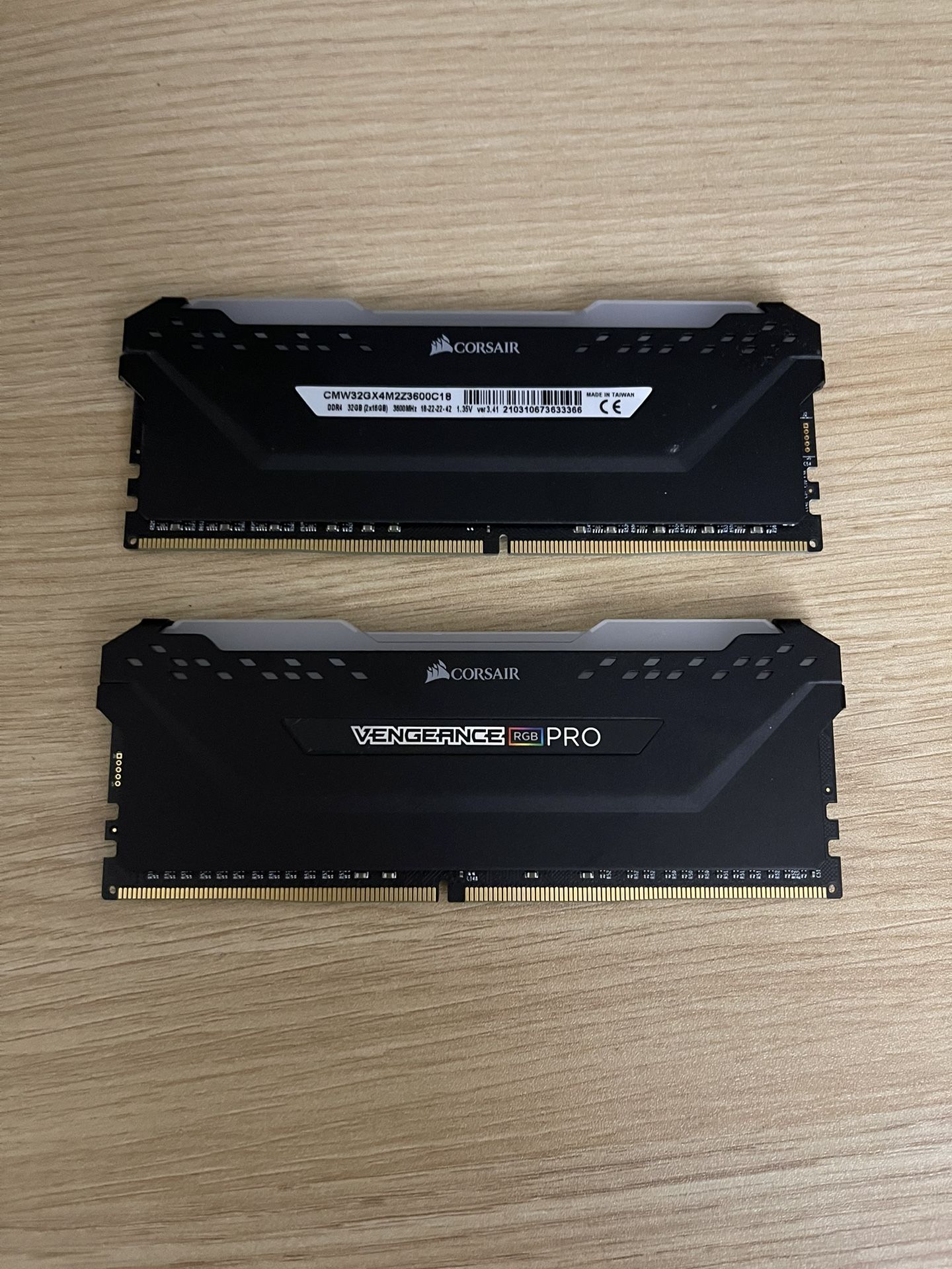 32GB Corsair VENGEANCE RGB PRO DDR4 RAM