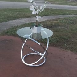 End/ Side Round Table