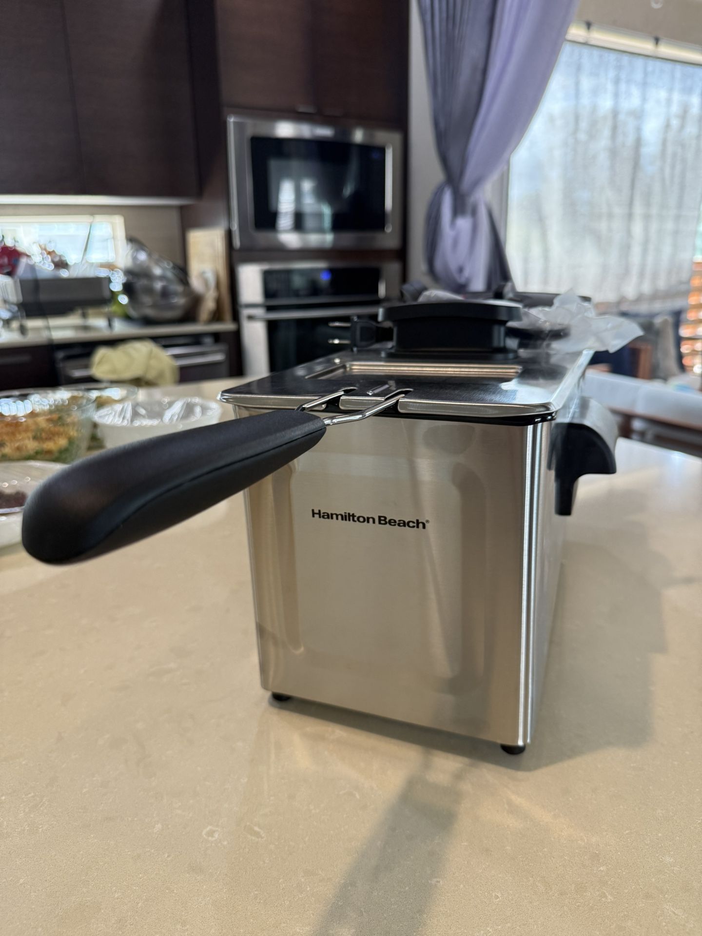 Hamilton Beach 35032 Professional Style Electric Deep Fryer, Frying Basket with Hooks, 1500 Watts, 3 Liters, Stainless Steel