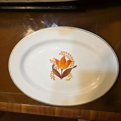 Vintage Harker Bakerite Orange Tulip Platter 22KT Gold Trim
USA Made
Measures: 13 1/4" l x 10 1/2" w x 1" t