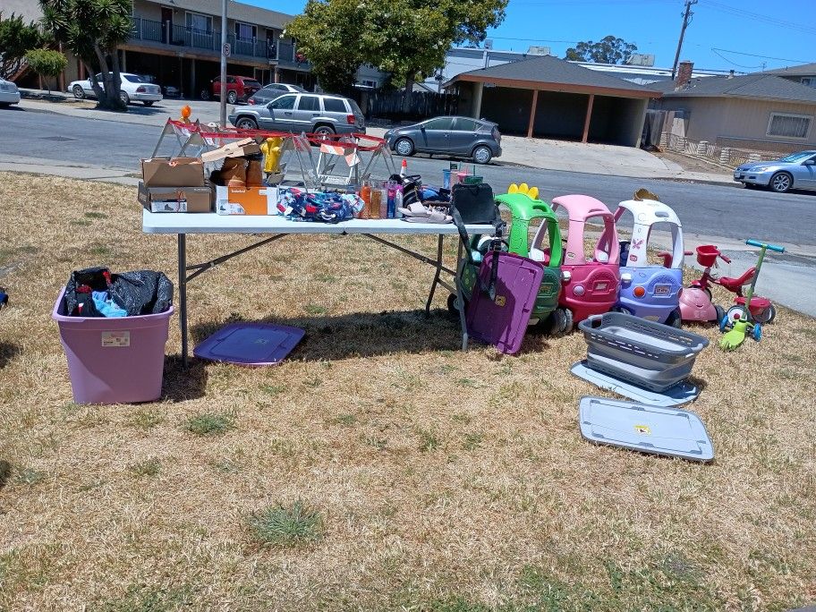 YARDSALE 1034 McGowan Dr Salinas CA 93905 Behind Foodsco